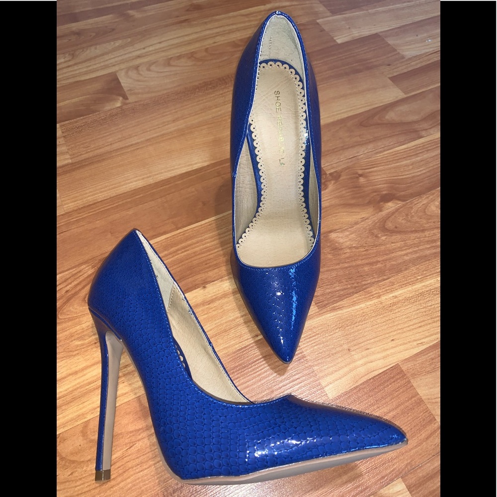 SHOE REPUBLIC LA brand new blue croc print high heels size 7